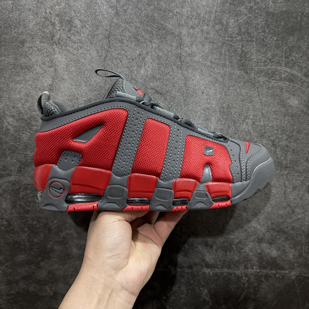 【CK纯原版】Nike Air More Uptempo 原装皮蓬n全新批次 Air More Uptempo绝对是耐克篮球鞋历史上最耀眼的里程碑之一，耐克一直以来都以不停的提升气垫容量来捍卫气垫的地位，当前后掌的花样全部玩尽之后，耐克终于还是打出了奠定王朝基础的一张牌：全掌外露气垫，U型气垫和Max Air的搭配是当时最切合实际的全掌气垫组合 货号：FZ3055-002 尺码：36-47.5 编码：CK310330-莆田鞋批发中心