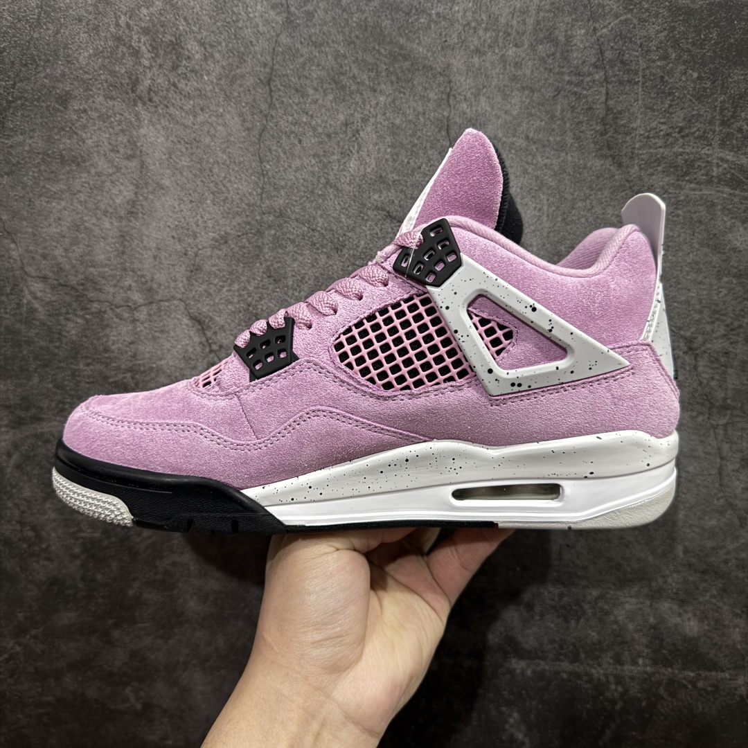 图片[2]-【OG纯原】Air Jordan 4 Retro \”Orchid\” 粉黑麂皮 AJ4 乔丹4代 猛男粉AQ9129-501n圈内知名大厂出货全套原纸板楦头开发 原厂特供皮料加持 确保原汁原味 完美呈现四代版型 一比一鞋头弧度高度鞋身弧度 数据细节工艺流程均保持原鞋一致 原厂TPU网格鞋带扣 正确内里网布 菱角分明不变形无多余毛边 柔软性质感一致于原鞋 市场唯一原厂鞋扣模具 背面可见隐藏注塑口 原厂织唛标 原厂飞人电绣工艺 尾指中部跳三针 独家绑鞋带手法 印刷中底布 四线拉帮 米色美纹纸贴合固定 进口港宝加持 后跟自然饱满 全鞋荧光划线卡点 追求极致完美 每一双都是工艺品 多重QC质检 超越公司货的品控标准 实实在在的免检产品  尺码：40-47.5  编码：OG470500-莆田鞋批发中心