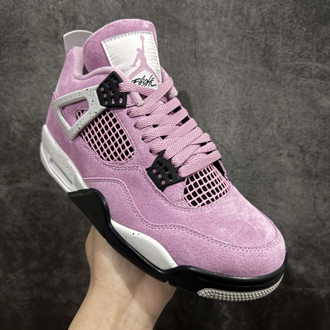 图片[3]-【OG纯原】Air Jordan 4 Retro \”Orchid\” 粉黑麂皮 AJ4 乔丹4代 猛男粉AQ9129-501n圈内知名大厂出货全套原纸板楦头开发 原厂特供皮料加持 确保原汁原味 完美呈现四代版型 一比一鞋头弧度高度鞋身弧度 数据细节工艺流程均保持原鞋一致 原厂TPU网格鞋带扣 正确内里网布 菱角分明不变形无多余毛边 柔软性质感一致于原鞋 市场唯一原厂鞋扣模具 背面可见隐藏注塑口 原厂织唛标 原厂飞人电绣工艺 尾指中部跳三针 独家绑鞋带手法 印刷中底布 四线拉帮 米色美纹纸贴合固定 进口港宝加持 后跟自然饱满 全鞋荧光划线卡点 追求极致完美 每一双都是工艺品 多重QC质检 超越公司货的品控标准 实实在在的免检产品  尺码：40-47.5  编码：OG470500-莆田鞋批发中心