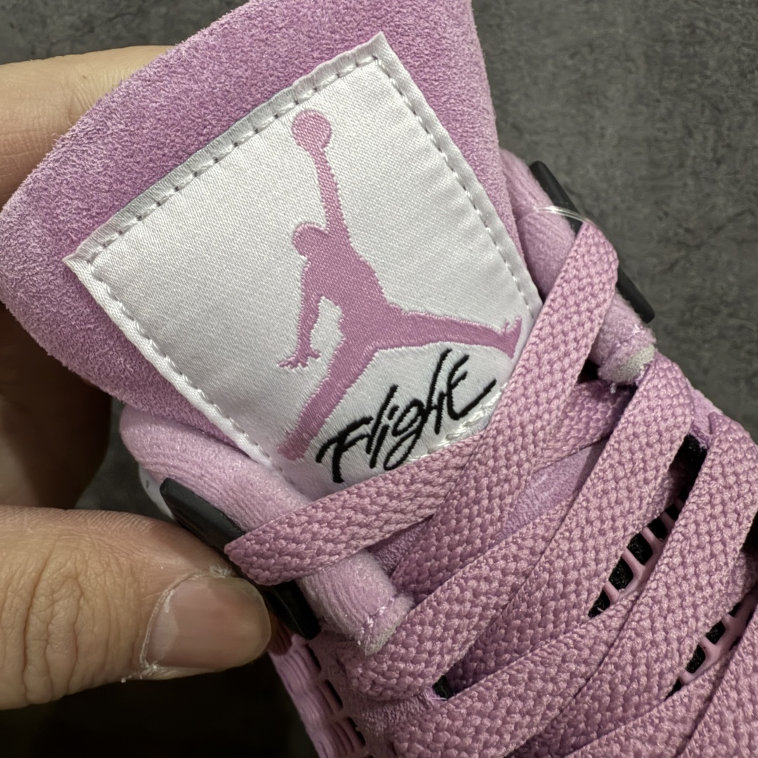 图片[7]-【OG纯原】Air Jordan 4 Retro \”Orchid\” 粉黑麂皮 AJ4 乔丹4代 猛男粉AQ9129-501n圈内知名大厂出货全套原纸板楦头开发 原厂特供皮料加持 确保原汁原味 完美呈现四代版型 一比一鞋头弧度高度鞋身弧度 数据细节工艺流程均保持原鞋一致 原厂TPU网格鞋带扣 正确内里网布 菱角分明不变形无多余毛边 柔软性质感一致于原鞋 市场唯一原厂鞋扣模具 背面可见隐藏注塑口 原厂织唛标 原厂飞人电绣工艺 尾指中部跳三针 独家绑鞋带手法 印刷中底布 四线拉帮 米色美纹纸贴合固定 进口港宝加持 后跟自然饱满 全鞋荧光划线卡点 追求极致完美 每一双都是工艺品 多重QC质检 超越公司货的品控标准 实实在在的免检产品  尺码：40-47.5  编码：OG470500-莆田鞋批发中心