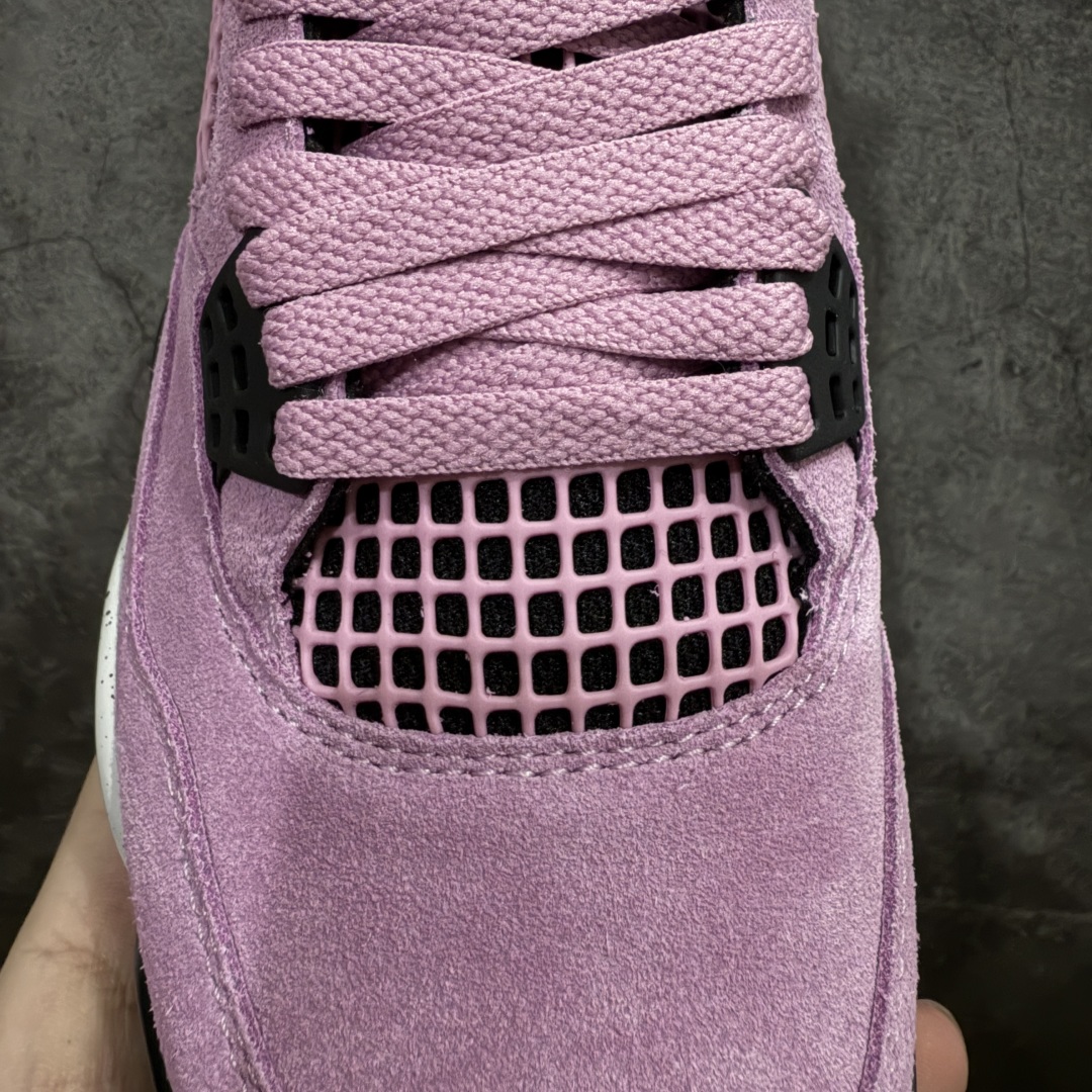 图片[6]-【OG纯原】Air Jordan 4 Retro \”Orchid\” 粉黑麂皮 AJ4 乔丹4代 猛男粉AQ9129-501n圈内知名大厂出货全套原纸板楦头开发 原厂特供皮料加持 确保原汁原味 完美呈现四代版型 一比一鞋头弧度高度鞋身弧度 数据细节工艺流程均保持原鞋一致 原厂TPU网格鞋带扣 正确内里网布 菱角分明不变形无多余毛边 柔软性质感一致于原鞋 市场唯一原厂鞋扣模具 背面可见隐藏注塑口 原厂织唛标 原厂飞人电绣工艺 尾指中部跳三针 独家绑鞋带手法 印刷中底布 四线拉帮 米色美纹纸贴合固定 进口港宝加持 后跟自然饱满 全鞋荧光划线卡点 追求极致完美 每一双都是工艺品 多重QC质检 超越公司货的品控标准 实实在在的免检产品  尺码：40-47.5  编码：OG470500-莆田鞋批发中心