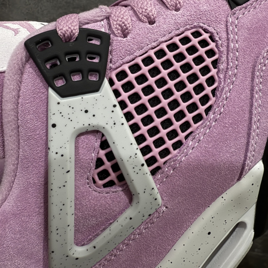 图片[4]-【OG纯原】Air Jordan 4 Retro \”Orchid\” 粉黑麂皮 AJ4 乔丹4代 猛男粉AQ9129-501n圈内知名大厂出货全套原纸板楦头开发 原厂特供皮料加持 确保原汁原味 完美呈现四代版型 一比一鞋头弧度高度鞋身弧度 数据细节工艺流程均保持原鞋一致 原厂TPU网格鞋带扣 正确内里网布 菱角分明不变形无多余毛边 柔软性质感一致于原鞋 市场唯一原厂鞋扣模具 背面可见隐藏注塑口 原厂织唛标 原厂飞人电绣工艺 尾指中部跳三针 独家绑鞋带手法 印刷中底布 四线拉帮 米色美纹纸贴合固定 进口港宝加持 后跟自然饱满 全鞋荧光划线卡点 追求极致完美 每一双都是工艺品 多重QC质检 超越公司货的品控标准 实实在在的免检产品  尺码：40-47.5  编码：OG470500-莆田鞋批发中心