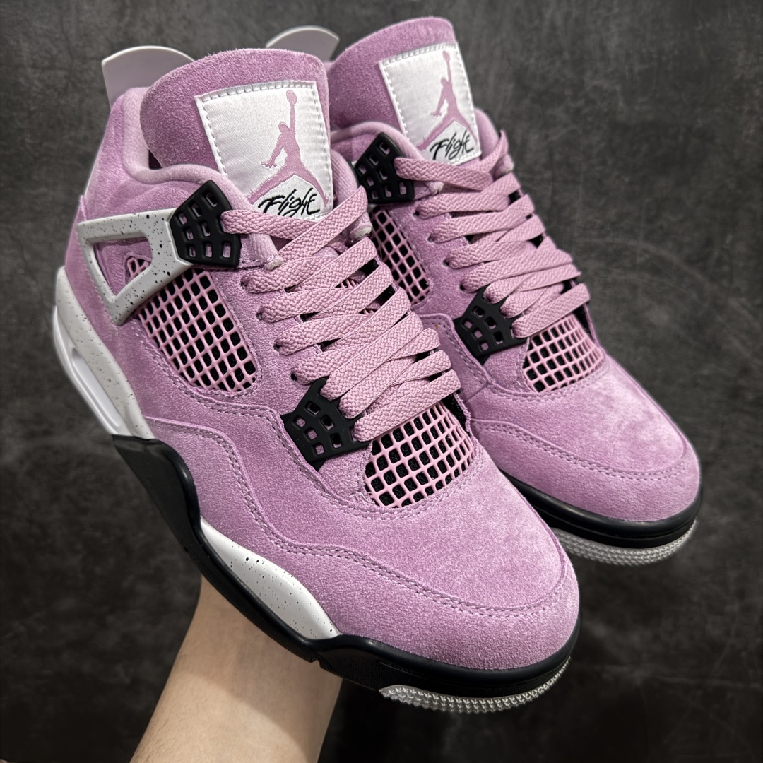 【OG纯原】Air Jordan 4 Retro \”Orchid\” 粉黑麂皮 AJ4 乔丹4代 猛男粉AQ9129-501n圈内知名大厂出货全套原纸板楦头开发 原厂特供皮料加持 确保原汁原味 完美呈现四代版型 一比一鞋头弧度高度鞋身弧度 数据细节工艺流程均保持原鞋一致 原厂TPU网格鞋带扣 正确内里网布 菱角分明不变形无多余毛边 柔软性质感一致于原鞋 市场唯一原厂鞋扣模具 背面可见隐藏注塑口 原厂织唛标 原厂飞人电绣工艺 尾指中部跳三针 独家绑鞋带手法 印刷中底布 四线拉帮 米色美纹纸贴合固定 进口港宝加持 后跟自然饱满 全鞋荧光划线卡点 追求极致完美 每一双都是工艺品 多重QC质检 超越公司货的品控标准 实实在在的免检产品  尺码：40-47.5  编码：OG470500-莆田鞋批发中心