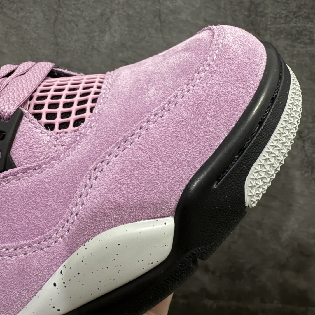 图片[5]-【OG纯原】Air Jordan 4 Retro \”Orchid\” 粉黑麂皮 AJ4 乔丹4代 猛男粉AQ9129-501n圈内知名大厂出货全套原纸板楦头开发 原厂特供皮料加持 确保原汁原味 完美呈现四代版型 一比一鞋头弧度高度鞋身弧度 数据细节工艺流程均保持原鞋一致 原厂TPU网格鞋带扣 正确内里网布 菱角分明不变形无多余毛边 柔软性质感一致于原鞋 市场唯一原厂鞋扣模具 背面可见隐藏注塑口 原厂织唛标 原厂飞人电绣工艺 尾指中部跳三针 独家绑鞋带手法 印刷中底布 四线拉帮 米色美纹纸贴合固定 进口港宝加持 后跟自然饱满 全鞋荧光划线卡点 追求极致完美 每一双都是工艺品 多重QC质检 超越公司货的品控标准 实实在在的免检产品  尺码：40-47.5  编码：OG470500-莆田鞋批发中心