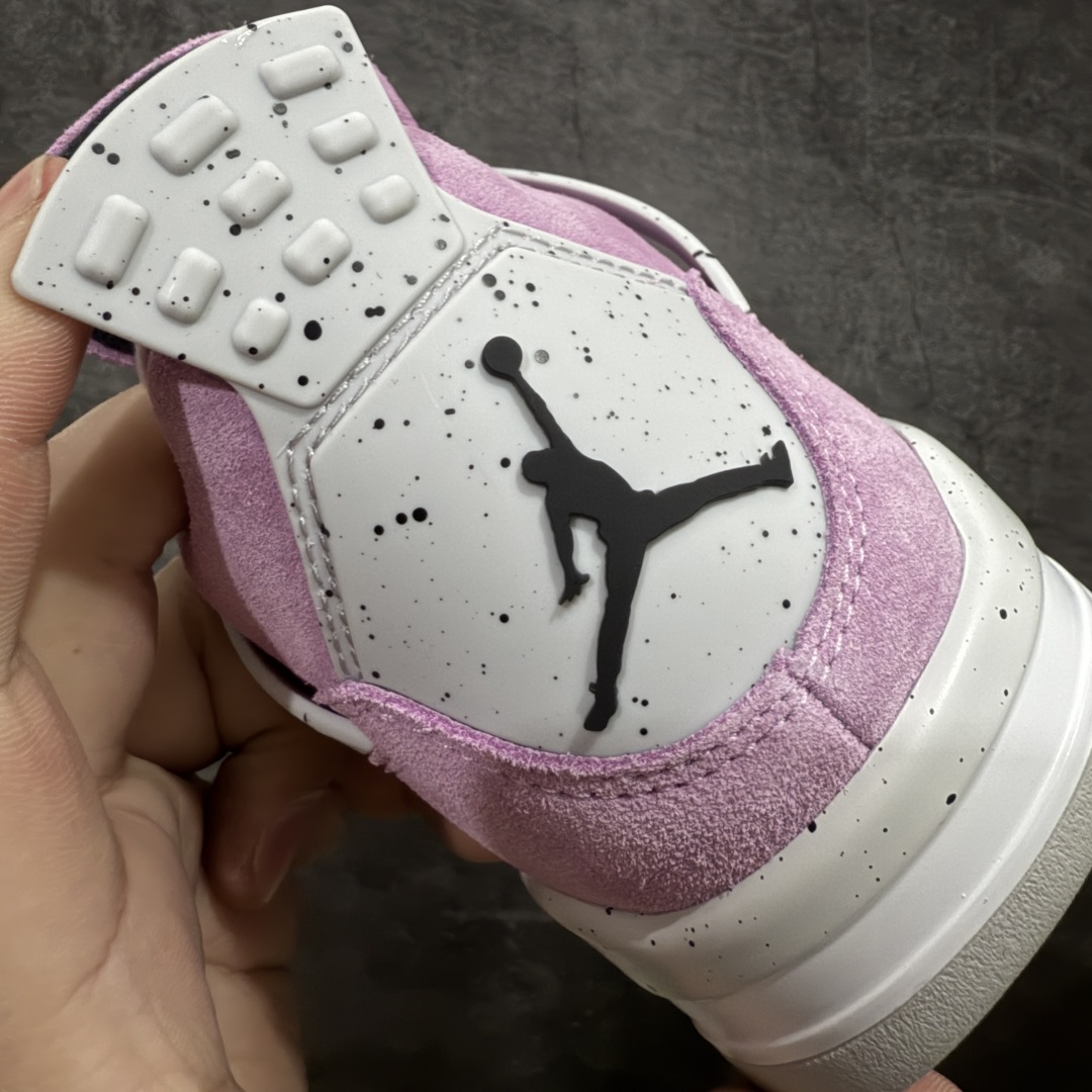 图片[2]-【OG纯原】Air Jordan 4 Retro \”Orchid\” 粉黑麂皮 AJ4 乔丹4代 猛男粉AQ9129-501n圈内知名大厂出货全套原纸板楦头开发 原厂特供皮料加持 确保原汁原味 完美呈现四代版型 一比一鞋头弧度高度鞋身弧度 数据细节工艺流程均保持原鞋一致 原厂TPU网格鞋带扣 正确内里网布 菱角分明不变形无多余毛边 柔软性质感一致于原鞋 市场唯一原厂鞋扣模具 背面可见隐藏注塑口 原厂织唛标 原厂飞人电绣工艺 尾指中部跳三针 独家绑鞋带手法 印刷中底布 四线拉帮 米色美纹纸贴合固定 进口港宝加持 后跟自然饱满 全鞋荧光划线卡点 追求极致完美 每一双都是工艺品 多重QC质检 超越公司货的品控标准 实实在在的免检产品  尺码：40-47.5  编码：OG470500-莆田鞋批发中心