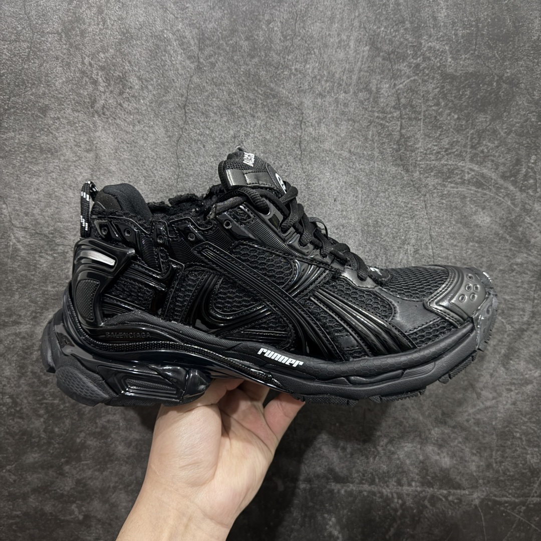 【Good版本】BALENCIAGA Runner 巴黎世家七代 黑色nn此系列是通过溢胶、做旧、缝线等细节 展示了设计师 Demna 的运动鞋风格 用一双「旧鞋」传递复古感 后侧板、翘起的鞋头 则展示了 Demna 在结构上的未来构想 原装大盒从里到外一切百分百还原官方配置 顶级专供碾压一切版本 尺码：35 36 37 38 39 40 41 42 43 44 45 46 编码：HML470500-莆田鞋批发中心