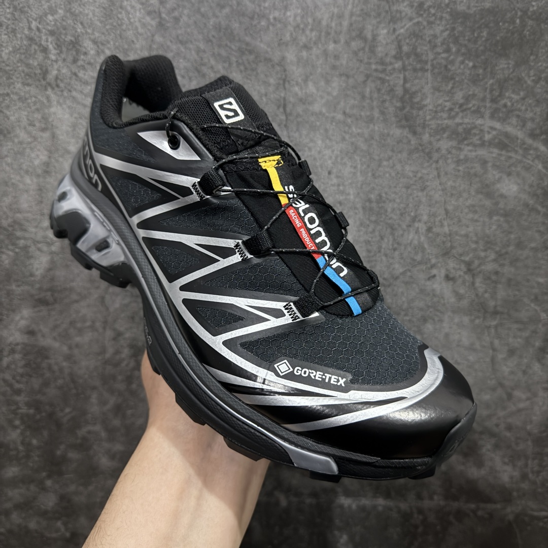 图片[3]-【PK版】 Salomon XT-6 GXT防水黑银n萨洛蒙复古潮流户外机能登山跑鞋n纯原外贸平台特供订单耗时半年巨作 全套原纸板楦头开发原厂特供网布配套加持 确保原汁原味n完美呈现版型 原档数据独家私模五层组合大底原装Ortholite轻量化鞋垫 中底布带钢印编号原厂TPU锁扣 进口港宝加持后跟自然饱满 还原公司包裹性鞋面以“锯齿”状的包裹系统呈现在基色底之下加入了各种色点缀将公司的最新技术和时尚前卫的造型融入耐用的长跑款式中鞋面由 TPU 薄膜制成 并焊接在高耐磨网眼上 使其既时尚又坚固 由 ACS底盘支撑 可增强稳定性和支撑力 以及由橡胶凸耳 Contragrip外底覆盖的 EVA 缓冲中底 旨在应对崎岖的地形 鞋舌上的彩色Salomon 标签、Quicklace 系统以及鞋头、鞋舌和鞋跟上的附加品牌使细节更加完美 让穿着者可以轻松驾驭户外与通勤下的任何运动生活场景 无缝鞋身户外随意纵横 颜值与脚感兼备 出街通勤 绝对非常吸睛 你值得拥有 尺码：36 36.5 37.5 38 38.5 39 40 40.5 41 42 42.5 43 44 44.5 45  编码：J310340-莆田鞋批发中心