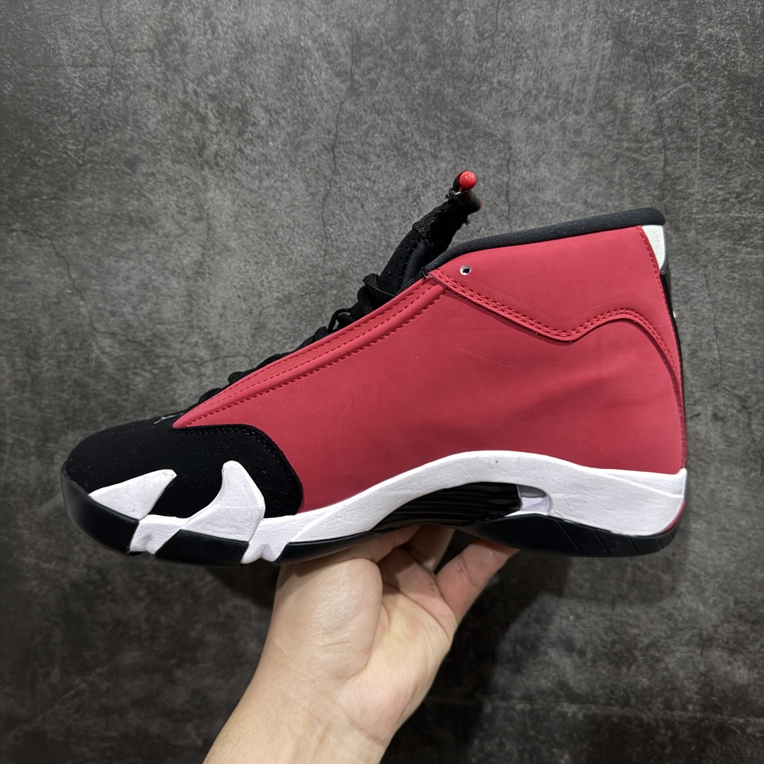 图片[2]-【XP纯原】Air Jordan AJ14 黑白红 487471-006nn外贸特供批次 原楦原档案数据开模打造 原厂中底拉帮钢印 原盒原配 以法拉利 550 Maranello 为设计灵感 类似跑车的全新流线鞋型 鞋头的麂皮与鞋身的荔枝皮相结合 最具代表性的黑红配色 中底内侧开创性的透气孔设计 看起来与跑车的进气口如出一辙 盾牌造型更能让人们直接想到法拉利的 LogoSIZE：40.5 41 42 42.5 43 44 44.5 45 46 47.5 编码：X1500520-莆田鞋批发中心