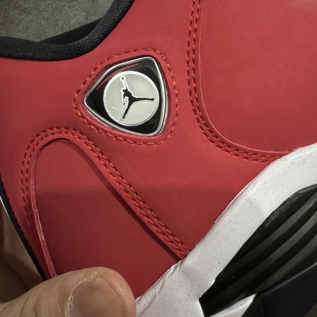 图片[3]-【XP纯原】Air Jordan AJ14 黑白红 487471-006nn外贸特供批次 原楦原档案数据开模打造 原厂中底拉帮钢印 原盒原配 以法拉利 550 Maranello 为设计灵感 类似跑车的全新流线鞋型 鞋头的麂皮与鞋身的荔枝皮相结合 最具代表性的黑红配色 中底内侧开创性的透气孔设计 看起来与跑车的进气口如出一辙 盾牌造型更能让人们直接想到法拉利的 LogoSIZE：40.5 41 42 42.5 43 44 44.5 45 46 47.5 编码：X1500520-莆田鞋批发中心