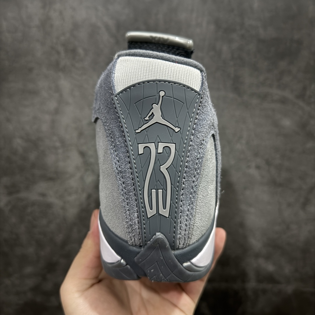 图片[4]-【XP纯原】Air Jordan AJ14 灰白 FJ3460-012nn外贸特供批次 原楦原档案数据开模打造 原厂中底拉帮钢印 原盒原配 以法拉利 550 Maranello 为设计灵感 类似跑车的全新流线鞋型 鞋头的麂皮与鞋身的荔枝皮相结合 最具代表性的黑红配色 中底内侧开创性的透气孔设计 看起来与跑车的进气口如出一辙 盾牌造型更能让人们直接想到法拉利的 LogoSIZE：40.5 41 42 42.5 43 44 44.5 45 46 47.5 编码：X1500520-莆田鞋批发中心