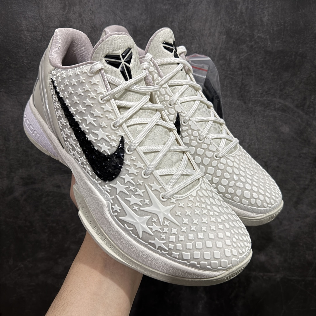 【Star版本】NK Zoom KOBE 6 Protro 科比六代 All Star 2.0全明星白色 FQ3546-100nn史上最强复刻 私人团队订单n细节完美对比公司货前掌超大Zoom Turbo气垫 后掌EVA缓震真正的原汁原味 还原ZP脚感 全身鞋材卡料色独家定制 唯一正确喷漆工艺Swoosh 正确凹凸蛇鳞工艺 正确鞋面渐变效果 内全置真动飞态线 独立原厂模具 最大尺码达到48.5码 首批不拼图大几率过验 亲测已过 支持各种高强度实战 无需担心 上脚价 补货周期极长 脚宽建议买大半码 科比系列前掌偏窄 不影响二次销售 支持七天无理由退换 尺码：40 40.5 41 42 42.5 43 44 44.5 45 45.5 46 47.5 48.5 编码：T520550-莆田鞋批发中心