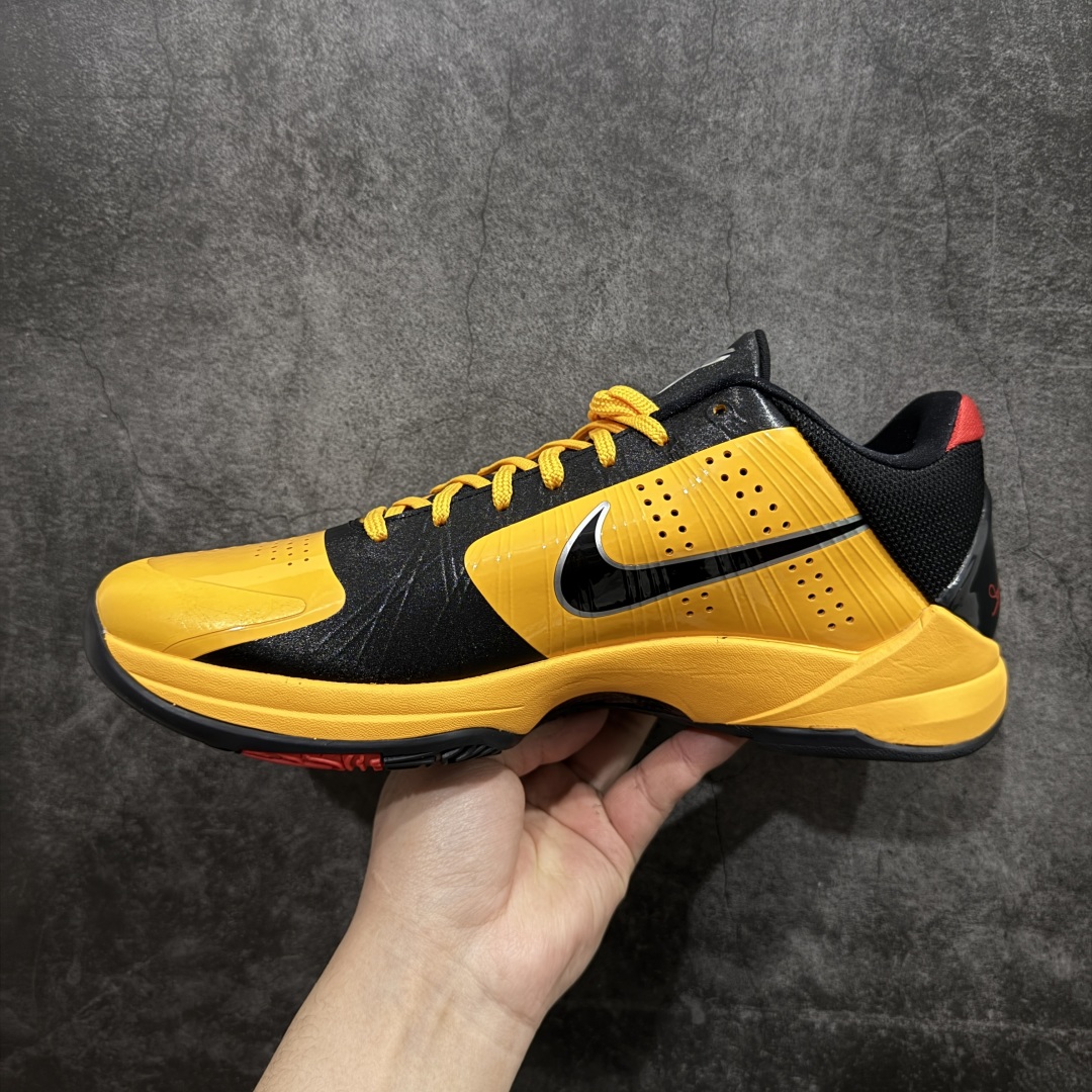 图片[2]-【Star版本】NK Zoom Kobe ZK5 \”Bruce Lee\” 科比五代 李小龙黑黄 CD4991-700n完美复刻公司货 前掌超大Zoom Turbo气垫 后掌EVA缓震 真正的原汁原味 还原ZP脚感 全身鞋材卡料色独家定制 唯一正确喷漆工艺Swoosh 正确凹凸蛇鳞工艺 正确鞋面渐变效果 内全置真动飞态线 独立原厂模具 最大尺码达到48.5码 首批不拼图大几率过验 亲测已过 支持各种高强度实战 无需担心 上脚价 补货周期极长 脚宽建议买大半码 科比系列前掌偏窄 不影响二次销售 支持七天无理由退换  尺码：40 40.5 41 42 42.5 43 44 44.5 45 45.5 46 47.5 48.5 编码：T520550-莆田鞋批发中心