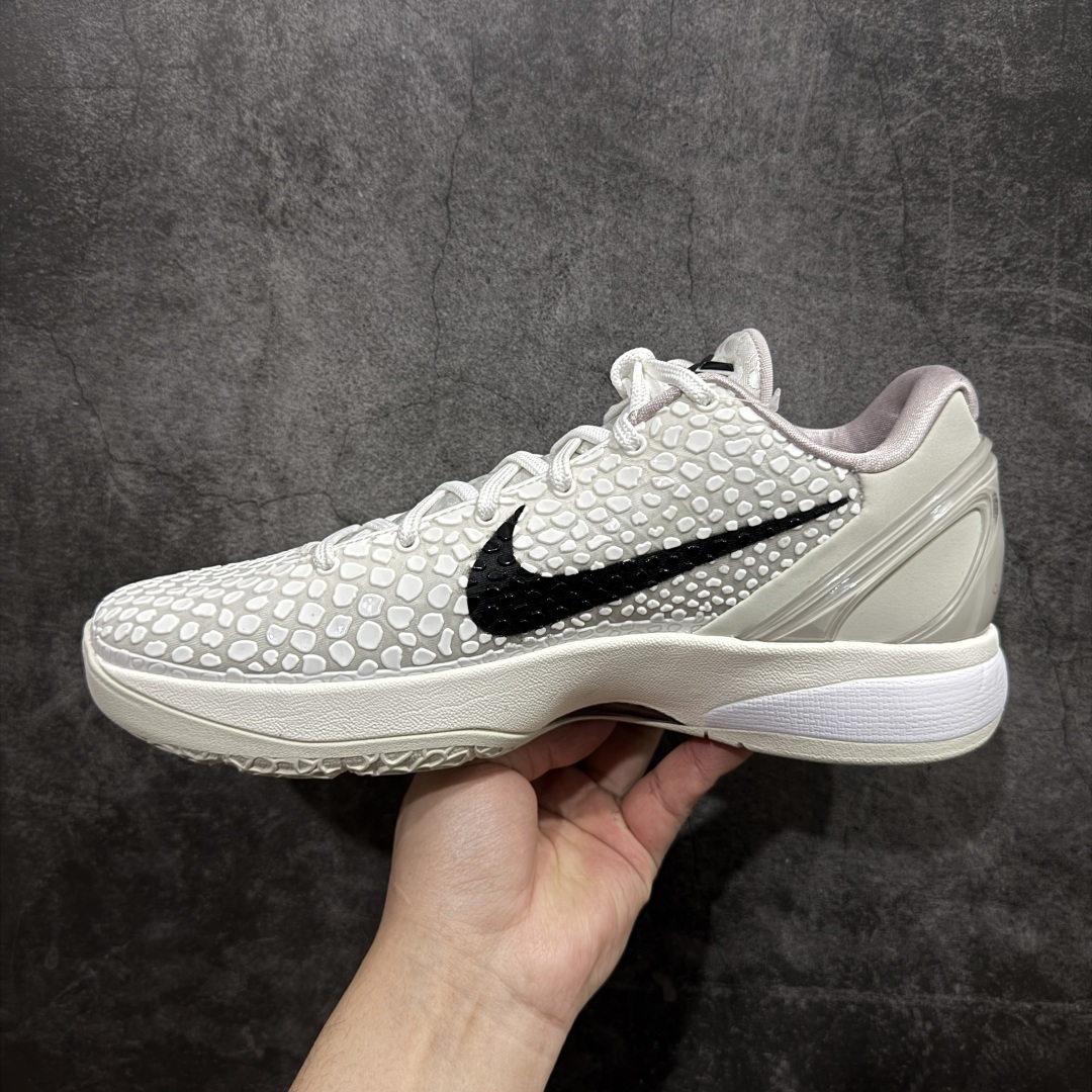 图片[2]-【H12纯原】NK Zoom KOBE 6 Protro 科比六代 All Star 2.0全明星白色 FQ3546-100nnn完美复刻公司货 前掌超大Zoom Turbo气垫 后掌EVA缓震 真正的原汁原味 还原ZP脚感 全身鞋材卡料色独家定制 唯一正确喷漆工艺Swoosh 正确凹凸蛇鳞工艺 正确鞋面渐变效果 内全置真动飞态线 独立原厂模具 最大尺码达到48.5码 首批不拼图大几率过验 亲测已过 支持各种高强度实战 无需担心 上脚价 补货周期极长 脚宽建议买大半码 科比系列前掌偏窄 不影响二次销售 支持七天无理由退换 尺码：41 42 42.5 43 44 44.5 45 45.5 46 47.5 48.5 49.5 编码：T730780-莆田鞋批发中心