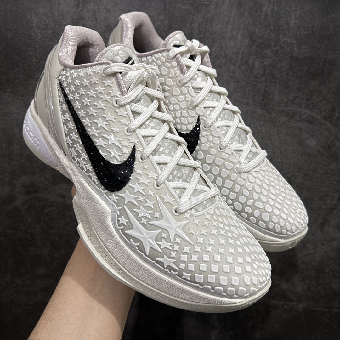 【H12纯原】NK Zoom KOBE 6 Protro 科比六代 All Star 2.0全明星白色 FQ3546-100nnn完美复刻公司货 前掌超大Zoom Turbo气垫 后掌EVA缓震 真正的原汁原味 还原ZP脚感 全身鞋材卡料色独家定制 唯一正确喷漆工艺Swoosh 正确凹凸蛇鳞工艺 正确鞋面渐变效果 内全置真动飞态线 独立原厂模具 最大尺码达到48.5码 首批不拼图大几率过验 亲测已过 支持各种高强度实战 无需担心 上脚价 补货周期极长 脚宽建议买大半码 科比系列前掌偏窄 不影响二次销售 支持七天无理由退换 尺码：41 42 42.5 43 44 44.5 45 45.5 46 47.5 48.5 49.5 编码：T730780-莆田鞋批发中心