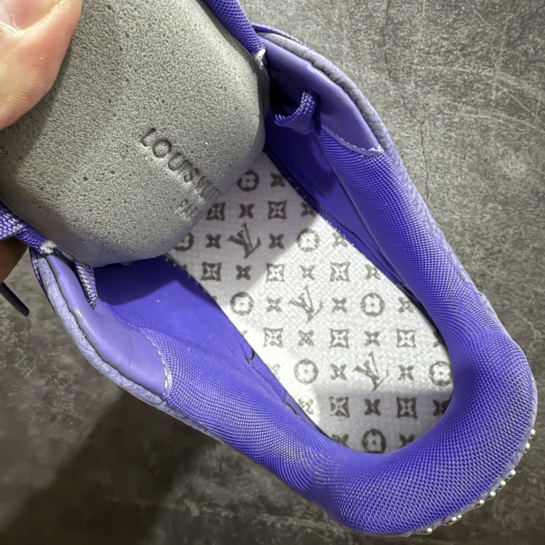 图片[10]-【佛山顶级超A版】Louis Vuitton LV Trainer系列 紫色铆钉n本地仓库现货 当天可取n私人订单 专柜混卖零售专供n所有配色均为购买原版复刻n整体版型 皮料 市场独一无二后跟版型都可以自行对比[机智]吊打市场所有货n怒甩十条街，欢迎拿市场各大工厂的货来对比！n鞋舌烫金超正 压印程度秒杀市面90%以上的高端货n新配色陆续开发出货  尺码：39-45   编码：T1520550-莆田鞋批发中心