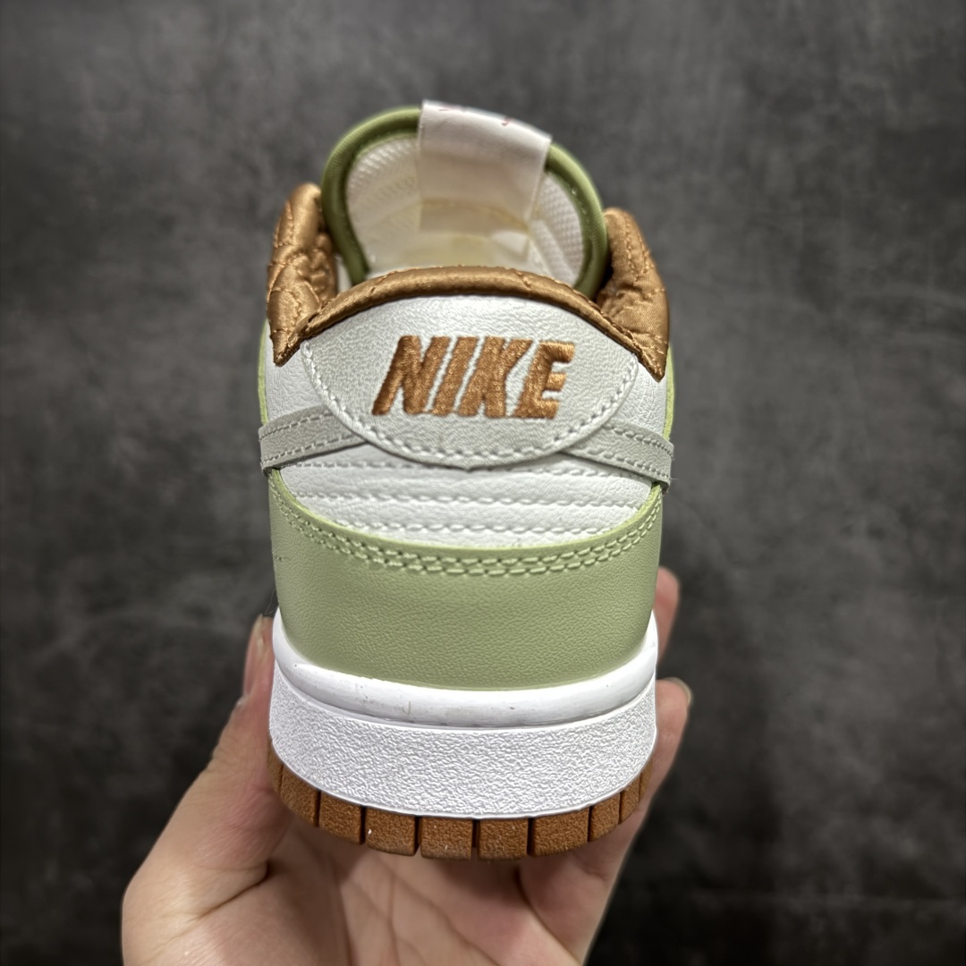 图片[4]-【定制版】NIKE SB Dunk Low GS \”Year of Snake\” 蛇年限定 白绿n性价比天花板 极力推荐n原装头层材料 独家版型蒸餾加工n帶來的是更好的视觉和脚感体验n大厂纯原品质出货 清洁度 电绣工艺皮料切割干净无任何毛边 细节完美官方货号：HV6001 101 尺码：35.5 36 36.5 37.5 38 38.5 39 40 40.5 41 42 42.5 43 44 44.5 45 46  编码：NM210240-莆田鞋批发中心