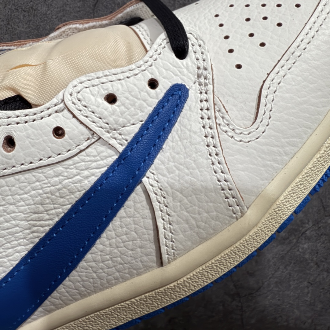 图片[5]-【GS纯原】Travis Scott x Air Jordan AJ1 Low OG SP TS联名倒钩低帮 白蓝闪电2.0 DM7866-104 知名大厂出品 纯原第一梯队版本 产品品控稳定性领先行业 各方面均可对飙市面通货版 SZ原厂全套原楦原纸板冲刀磨具开发 原厂皮料加持 原厂港宝加持定型后跟R度完美 同源原厂电绣 鬼脸飞翼针数密度立体效果一致 百分百一致原鞋 原厂拉帮工艺 针距密度一致 后跟弧度收口自然不对折 极致一眼正品既视感 进口玻璃冲刀皮料裁剪零毛边 全鞋电脑针车工艺 品控清洁度最高QC检验标准 免检产品 原厂订购鞋盒、鞋标、防尘纸、鞋撑、鞋带 追求极致的原厂味道 尺码：36-48.5-选品中心
