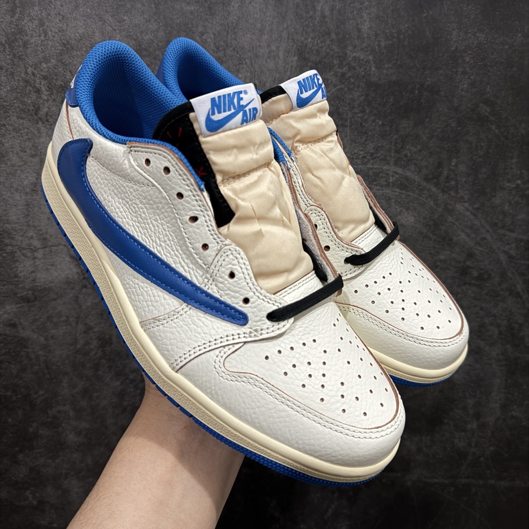 【GS纯原】Travis Scott x Air Jordan AJ1 Low OG SP TS联名倒钩低帮 白蓝闪电2.0 DM7866-104 知名大厂出品 纯原第一梯队版本 产品品控稳定性领先行业 各方面均可对飙市面通货版 SZ原厂全套原楦原纸板冲刀磨具开发 原厂皮料加持 原厂港宝加持定型后跟R度完美 同源原厂电绣 鬼脸飞翼针数密度立体效果一致 百分百一致原鞋 原厂拉帮工艺 针距密度一致 后跟弧度收口自然不对折 极致一眼正品既视感 进口玻璃冲刀皮料裁剪零毛边 全鞋电脑针车工艺 品控清洁度最高QC检验标准 免检产品 原厂订购鞋盒、鞋标、防尘纸、鞋撑、鞋带 追求极致的原厂味道 尺码：36-48.5-选品中心