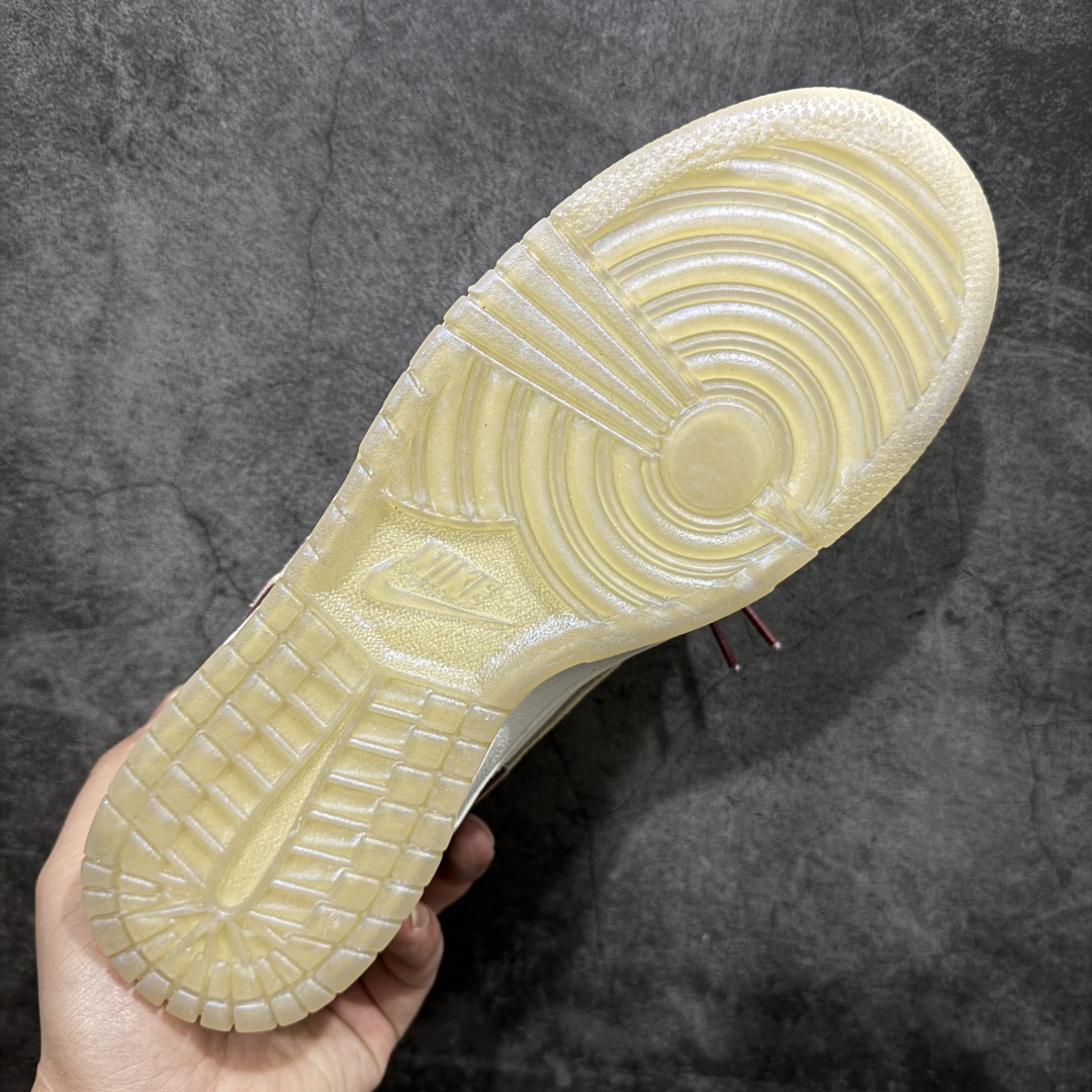  
【头层版】Dunk 系列蛇年限定
原厂刀模 原楦头 原纸板 打造纯正公司货鞋型
原厂头层皮打造 鞋型
