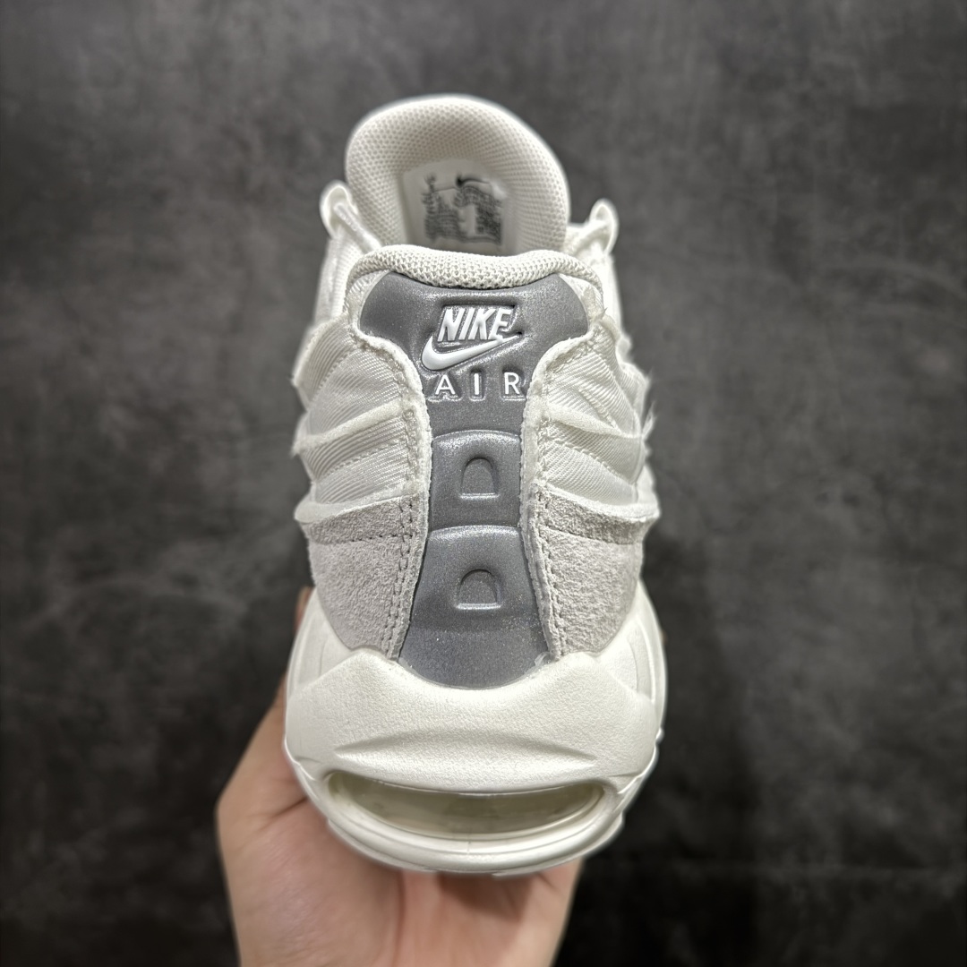 图片[4]-【GX纯原】CDG x  NK Air Max 95 联名复古减震防滑低帮气垫跑步鞋 黑白灰 CU8406-100nn原鞋一比一开发 过验级别品质n独家私模开发 多次调教细节完全对版n原厂气垫气压足，保证脚感与原版一致n鞋面材料卡色也与原版一致 外贸专供 最大做到48.5nNike耐克跑步鞋经典透气舒适运动鞋休闲鞋。为了迎接今年的世界地球日，Nike 为此推出了这款全新配色的 Air Max 95，以往这个主题的产品 Nike 选择了大地色系为主体，今年也不例外。整鞋材质使用工程网布和帆布相结合，配色则是泥土和大地色系。logo刺绣、对比拼接细节、圆头、正面系带、鞋垫饰有标志、标志性Air Max鞋底。Air Max 95 凭借流畅的造型、经典的开窗气垫，时至今日仍然是众多潮人备受喜爱的球鞋之一 尺码:   40-48.5 编码：X10420440-莆田鞋批发中心