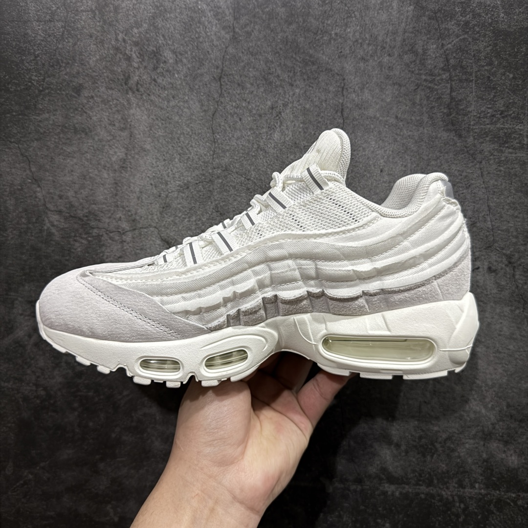 图片[2]-【GX纯原】CDG x  NK Air Max 95 联名复古减震防滑低帮气垫跑步鞋 黑白灰 CU8406-100nn原鞋一比一开发 过验级别品质n独家私模开发 多次调教细节完全对版n原厂气垫气压足，保证脚感与原版一致n鞋面材料卡色也与原版一致 外贸专供 最大做到48.5nNike耐克跑步鞋经典透气舒适运动鞋休闲鞋。为了迎接今年的世界地球日，Nike 为此推出了这款全新配色的 Air Max 95，以往这个主题的产品 Nike 选择了大地色系为主体，今年也不例外。整鞋材质使用工程网布和帆布相结合，配色则是泥土和大地色系。logo刺绣、对比拼接细节、圆头、正面系带、鞋垫饰有标志、标志性Air Max鞋底。Air Max 95 凭借流畅的造型、经典的开窗气垫，时至今日仍然是众多潮人备受喜爱的球鞋之一 尺码:   40-48.5 编码：X10420440-莆田鞋批发中心