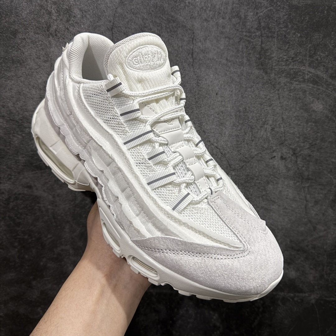 图片[3]-【GX纯原】CDG x  NK Air Max 95 联名复古减震防滑低帮气垫跑步鞋 黑白灰 CU8406-100nn原鞋一比一开发 过验级别品质n独家私模开发 多次调教细节完全对版n原厂气垫气压足，保证脚感与原版一致n鞋面材料卡色也与原版一致 外贸专供 最大做到48.5nNike耐克跑步鞋经典透气舒适运动鞋休闲鞋。为了迎接今年的世界地球日，Nike 为此推出了这款全新配色的 Air Max 95，以往这个主题的产品 Nike 选择了大地色系为主体，今年也不例外。整鞋材质使用工程网布和帆布相结合，配色则是泥土和大地色系。logo刺绣、对比拼接细节、圆头、正面系带、鞋垫饰有标志、标志性Air Max鞋底。Air Max 95 凭借流畅的造型、经典的开窗气垫，时至今日仍然是众多潮人备受喜爱的球鞋之一 尺码:   40-48.5 编码：X10420440-莆田鞋批发中心