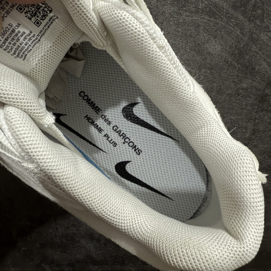 图片[8]-【GX纯原】CDG x NK Air Max 95 联名复古减震防滑低帮气垫跑步鞋 黑白灰 CU8406-100 原鞋一比一开发 过验级别品质 独家私模开发 多次调教细节完全对版 原厂气垫气压足，保证脚感与原版一致 鞋面材料卡色也与原版一致 外贸专供 最大做到48.5 Nike耐克跑步鞋经典透气舒适运动鞋休闲鞋。为了迎接今年的世界地球日，Nike 为此推出了这款全新配色的 Air Max 95，以往这个主题的产品 Nike 选择了大地色系为主体，今年也不例外。整鞋材质使用工程网布和帆布相结合，配色则是泥土和大地色系。logo刺绣、对比拼接细节、圆头、正面系带、鞋垫饰有标志、标志性Air Max鞋底。Air Max 95 凭借流畅的造型、经典的开窗气垫，时至今日仍然是众多潮人备受喜爱的球鞋之一 尺码： 40-48.5-选品中心