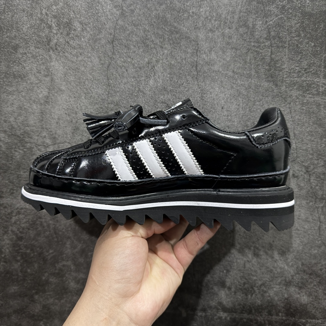 图片[2]-【福利版】CLOT x Adidas originals Superstar 陈冠希全新设计 公司级版本 鞋身整体以adidas经典的\\\”Superstar\\\”为蓝本设计 将标志性的贝壳头重新演绎 鞋舌部分还带有特殊的流苏细节 上面带有双方Logo 彰显联名身份 最大的亮点就是鞋底部分 除了中底增高外还带有特殊的\\\”鲨鱼锯齿\\\”设计 货号： IH5993 尺码： 36 36.5 37.5 38 38.5 39 40 40.5 41 42 42.5 43 44 45-选品中心