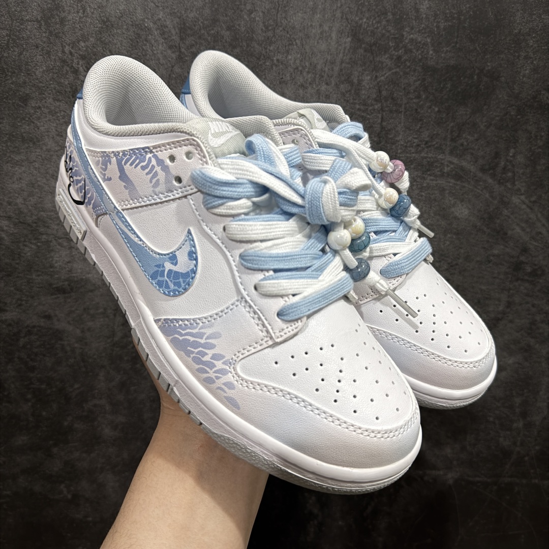 【XC纯原礼盒版】Dunk系列蛇年限定青花瓷 原厂刀模 原楦头 原纸板 打造纯正公司货鞋型 原厂头层皮打造 鞋型、用料 目前市场标杆水准 独家私模定制限定礼盒 定制中国结配件 同步原鞋 终端放货 首轮1200双 下手速度 冲起来 货号 DD1391-103 尺码 35.5 36 36.5 37.5 38 38.5 39 40 40.5 41 42 42.5 43 44 44.5 45 46-选品中心