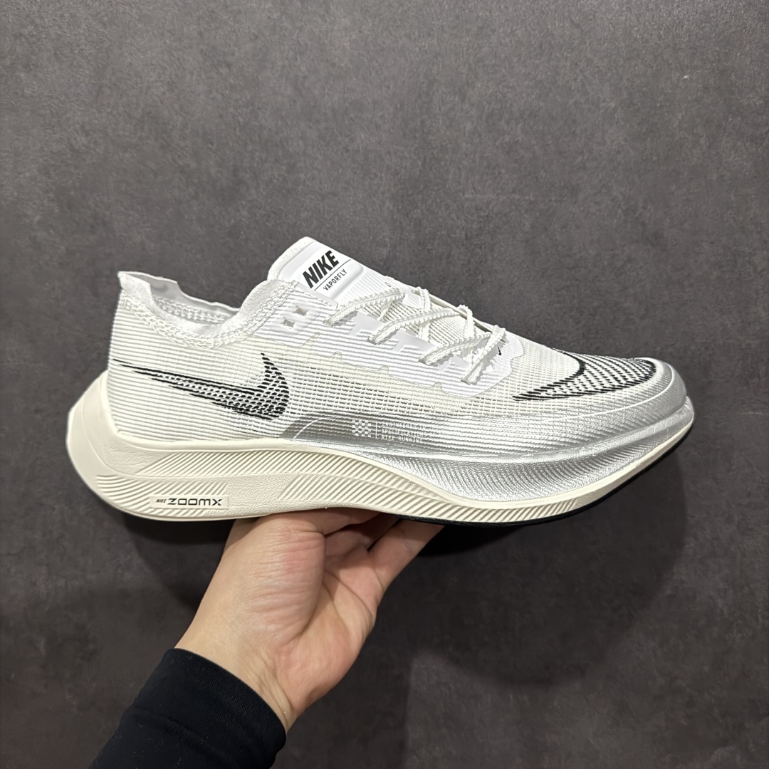 图片[14]-【纯原福利】NK ZoomX Vaporfly Next% 马拉松二代跑鞋细节整体升级 这款next%和上一款4%的鞋最大区的别于在鞋面面料 鞋面使用了全新 Vaporweave 科技 这种类似蝉翼的材质相比 Flyknit 更加轻薄透气 非对称的鞋带系统和泡棉护垫的加入令舒适度更高 鞋头辅以超大的 Swoosh 点缀 再配上流线型外观设计 时尚感十足 SIZE：36 36.5 37.5 38 38.5 39 40 40.5 41 42 42.5 43 44 44.5 45 编码：LDS195210-莆田鞋批发中心