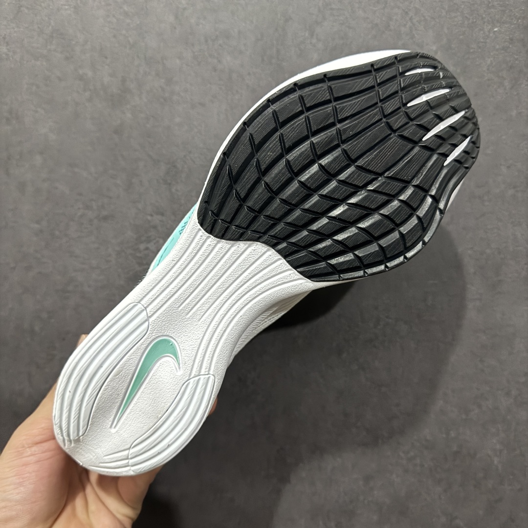 图片[9]-【纯原福利】NK ZoomX Vaporfly Next% 马拉松二代跑鞋细节整体升级 这款next%和上一款4%的鞋最大区的别于在鞋面面料 鞋面使用了全新 Vaporweave 科技 这种类似蝉翼的材质相比 Flyknit 更加轻薄透气 非对称的鞋带系统和泡棉护垫的加入令舒适度更高 鞋头辅以超大的 Swoosh 点缀 再配上流线型外观设计 时尚感十足 SIZE：36 36.5 37.5 38 38.5 39 40 40.5 41 42 42.5 43 44 44.5 45 编码：LDS195210-莆田鞋批发中心