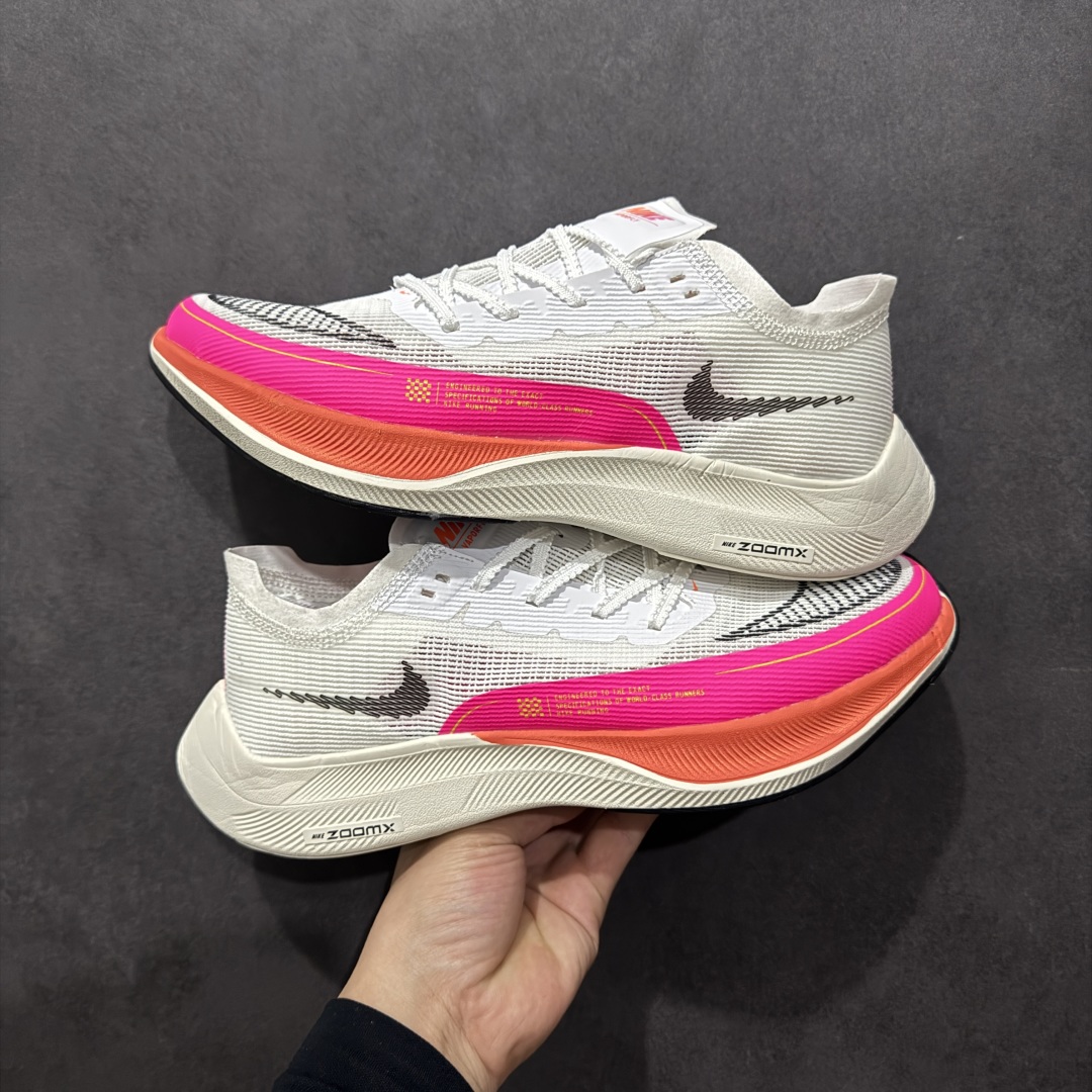 图片[9]-【纯原福利】NK ZoomX Vaporfly Next% 马拉松二代跑鞋 细节整体升级 这款next%和上一款4%的鞋最大区的别于在鞋面面料 鞋面使用了全新 Vaporweave 科技 这种类似蝉翼的材质相比 Flyknit 更加轻薄透气 非对称的鞋带系统和泡棉护垫的加入令舒适度更高 鞋头辅以超大的 Swoosh 点缀 再配上流线型外观设计 时尚感十足 尺码：36 36.5 37.5 38 38.5 39 40 40.5 41 42 42.5 43 44 44.5 45-选品中心