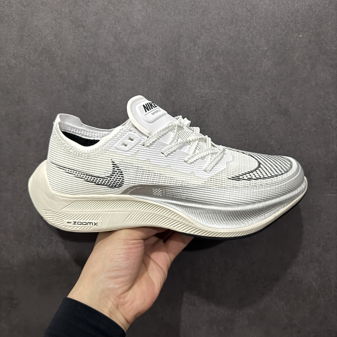 图片[7]-【纯原福利】NK ZoomX Vaporfly Next% 马拉松二代跑鞋细节整体升级 这款next%和上一款4%的鞋最大区的别于在鞋面面料 鞋面使用了全新 Vaporweave 科技 这种类似蝉翼的材质相比 Flyknit 更加轻薄透气 非对称的鞋带系统和泡棉护垫的加入令舒适度更高 鞋头辅以超大的 Swoosh 点缀 再配上流线型外观设计 时尚感十足 SIZE：36 36.5 37.5 38 38.5 39 40 40.5 41 42 42.5 43 44 44.5 45 编码：LDS195210-莆田鞋批发中心