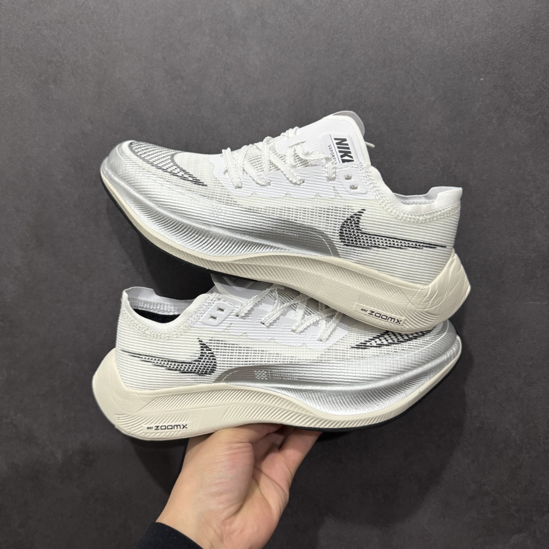 图片[11]-【纯原福利】NK ZoomX Vaporfly Next% 马拉松二代跑鞋 细节整体升级 这款next%和上一款4%的鞋最大区的别于在鞋面面料 鞋面使用了全新 Vaporweave 科技 这种类似蝉翼的材质相比 Flyknit 更加轻薄透气 非对称的鞋带系统和泡棉护垫的加入令舒适度更高 鞋头辅以超大的 Swoosh 点缀 再配上流线型外观设计 时尚感十足 尺码：36 36.5 37.5 38 38.5 39 40 40.5 41 42 42.5 43 44 44.5 45-选品中心