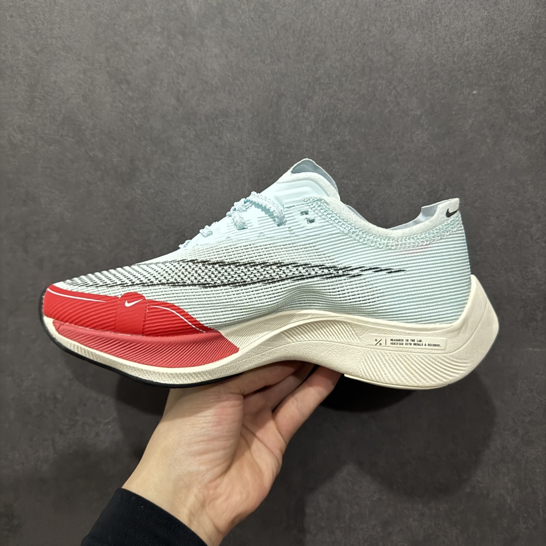 图片[2]-【纯原福利】NK ZoomX Vaporfly Next% 马拉松二代跑鞋细节整体升级 这款next%和上一款4%的鞋最大区的别于在鞋面面料 鞋面使用了全新 Vaporweave 科技 这种类似蝉翼的材质相比 Flyknit 更加轻薄透气 非对称的鞋带系统和泡棉护垫的加入令舒适度更高 鞋头辅以超大的 Swoosh 点缀 再配上流线型外观设计 时尚感十足 SIZE：36 36.5 37.5 38 38.5 39 40 40.5 41 42 42.5 43 44 44.5 45 编码：LDS195210-莆田鞋批发中心