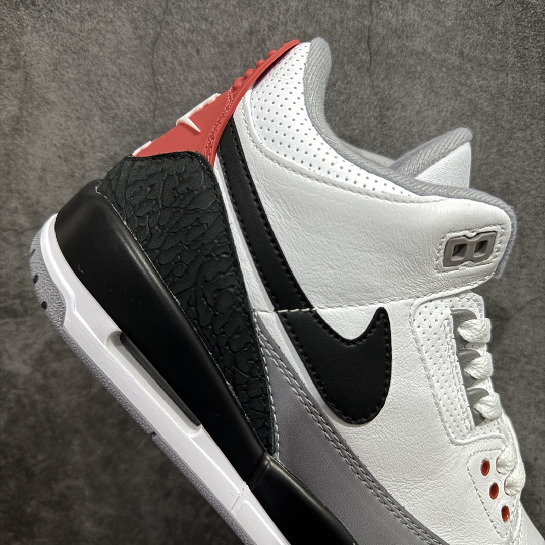 图片[7]-【纯原F版】Air Jordan 3 Retro NRG JTH TinkerHatfheld 白水泥手稿 AJ3 乔丹3代 aj3 乔3 乔丹篮球鞋系列n鞋身两侧以白色荔枝纹皮革打造，灰色的优质皮革、以及黑色的爆裂纹设计和中底相互拼接，极具层次感。鞋身外侧醒目的Nike Swoosh Logo采用黑色点缀，而内侧也绣有\”NIKE\”字样的刺绣细节，彰显其独特身份。鞋舌上Jumpnman Logo及鞋带孔采用红色呈现，显眼的红色后跟采用白色Nike Swoosth Logo及Air装扮，尽显OG本色。而设计图纸还以惊喜的方式暗藏在鞋垫之上，细节十足！ 货号：AQ3835-160 Size：40～47.5 编码：AS340360-莆田鞋批发中心