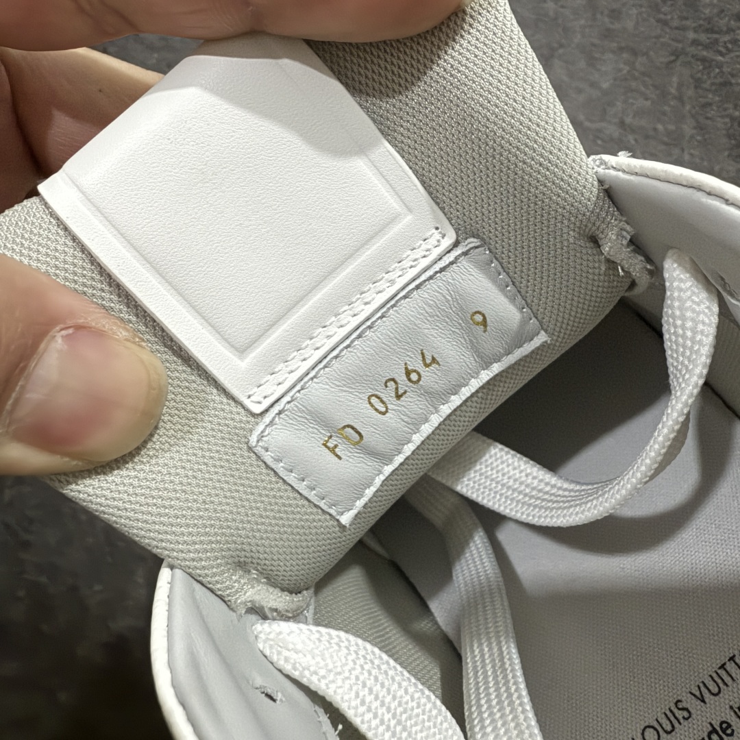 图片[7]-【PK纯原版】Louis Vuitton 路易威登 LV Trainer 低帮休闲板鞋 同步官方2025最新原版包装 海淘代购同渠道品质 高端零售 外贸充正专供 原版购入开发 ZP级全套包装 完美楦型 正确卡色 大底TPU 质感媲美原版 细节与原版一致 请注意区分市面通货材 尺码：39 40 41 42 43 44 45 46-选品中心