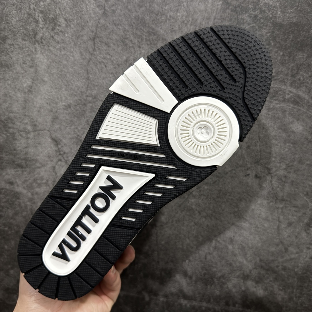图片[9]-【PK纯原版】Louis Vuitton 路易威登 LV Trainer 低帮休闲板鞋 同步官方2025最新原版包装 海淘代购同渠道品质 高端零售 外贸充正专供 原版购入开发 ZP级全套包装 完美楦型 正确卡色 大底TPU 质感媲美原版 细节与原版一致 请注意区分市面通货材 尺码：39 40 41 42 43 44 45 46-选品中心