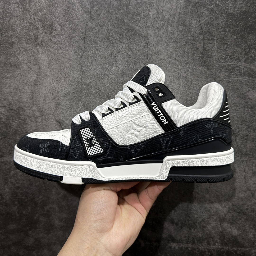 图片[2]-【PK纯原版】Louis Vuitton 路易威登 LV Trainer 低帮休闲板鞋 同步官方2025最新原版包装 海淘代购同渠道品质 高端零售 外贸充正专供 原版购入开发 ZP级全套包装 完美楦型 正确卡色 大底TPU 质感媲美原版 细节与原版一致 请注意区分市面通货材 尺码：39 40 41 42 43 44 45 46-选品中心