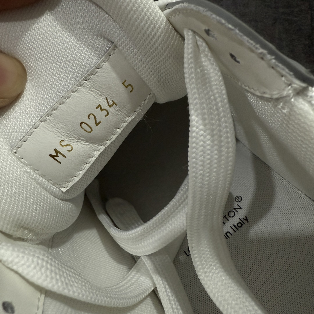 图片[7]-【PK纯原版】Louis Vuitton 路易威登 LV Trainer 低帮休闲板鞋 同步官方2025最新原版包装 海淘代购同渠道品质 高端零售 外贸充正专供 原版购入开发 ZP级全套包装 完美楦型 正确卡色 大底TPU 质感媲美原版 细节与原版一致 请注意区分市面通货材 尺码：39 40 41 42 43 44 45 46-选品中心