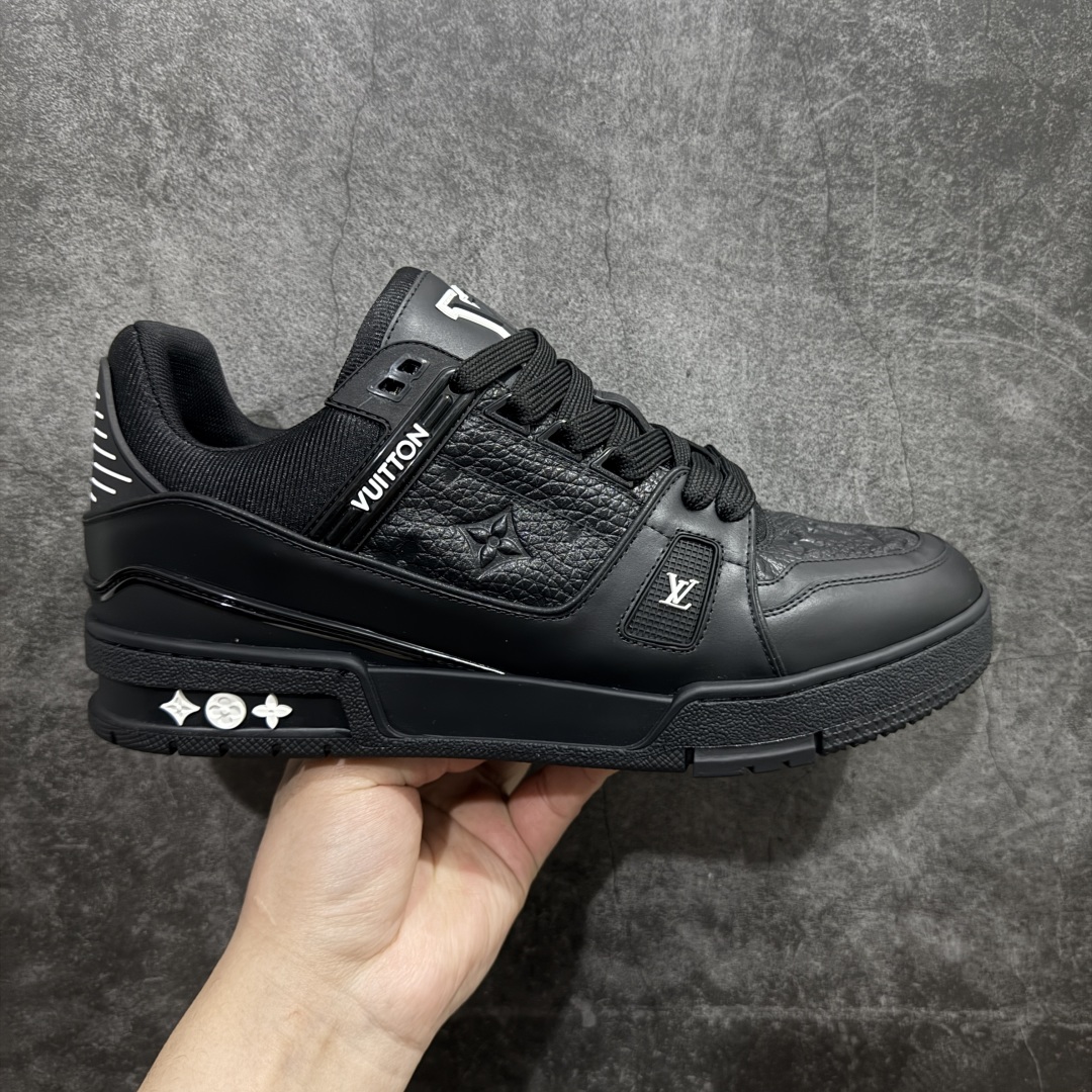 【PK纯原版】Louis Vuitton 路易威登 LV Trainer 低帮休闲板鞋同步官方2025最新原版包装n海淘代购同渠道品质 高端零售外贸充正专供 原版购入开发ZP级全套包装 完美楦型 正确卡色大底TPU 质感媲美原版 细节与原版一致 请注意区分市面通货材  尺码：39 40 41 42 43 44 45 46 编码：X10500540-莆田鞋批发中心