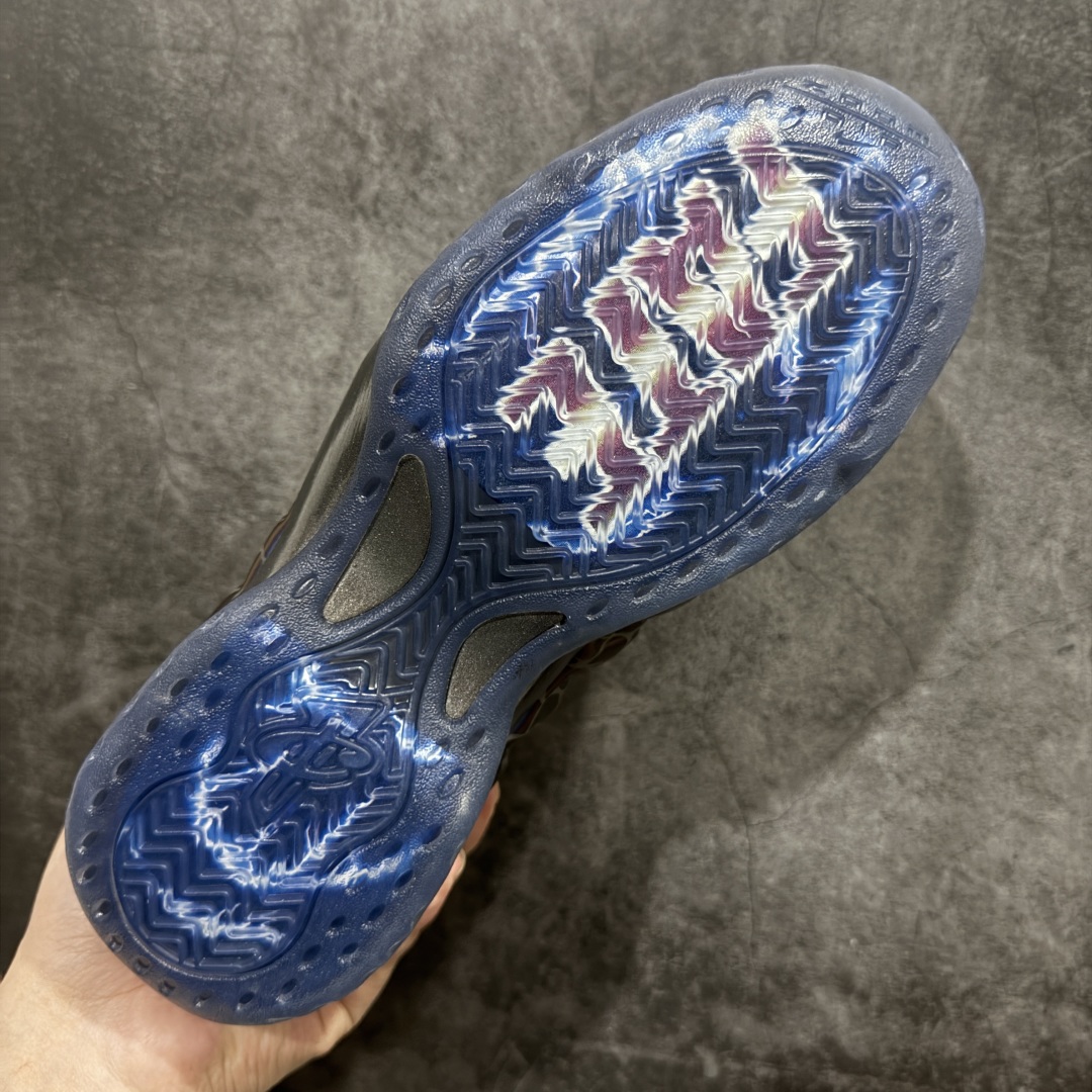 图片[9]-【莞产纯原】NK Air Foamposite One \\\”Tekken 8\\\” 铁拳喷 三岛一八 FQ8181-511 莞产原底面 公司渠道同模具 鞋型发泡360度无死角 双层Zoom气垫植入 中底完美注胶 搭载原厂碳纤维材质 诞生于1997年的NK Air Foamposite系列可以说是整个球鞋历史上最为经典的系列之一 也就是我们常说的“喷”和“泡” 其中“喷”由Foamposite One代言人Penny的英文音译而来 而“泡”则来源于另一款鞋型 Foamposite Pro中\\\”pro\\\”的音译 在诞生初期 由于高昂的造价以及超前的外形 Foamposite系列的反对者不在少数 甚至有人认为这款鞋会毁掉整个球鞋行业 但事实证明这双灵感来自于甲虫 自带“黑科技”鞋面以及双层Zoom+大块碳板的太空球鞋不仅受到了大众的接受与追捧 并且成功的影响了篮球鞋的发展 尺码：38.5 39 40 40.5 41 42 42.5 43 44 44.5 45 46-选品中心