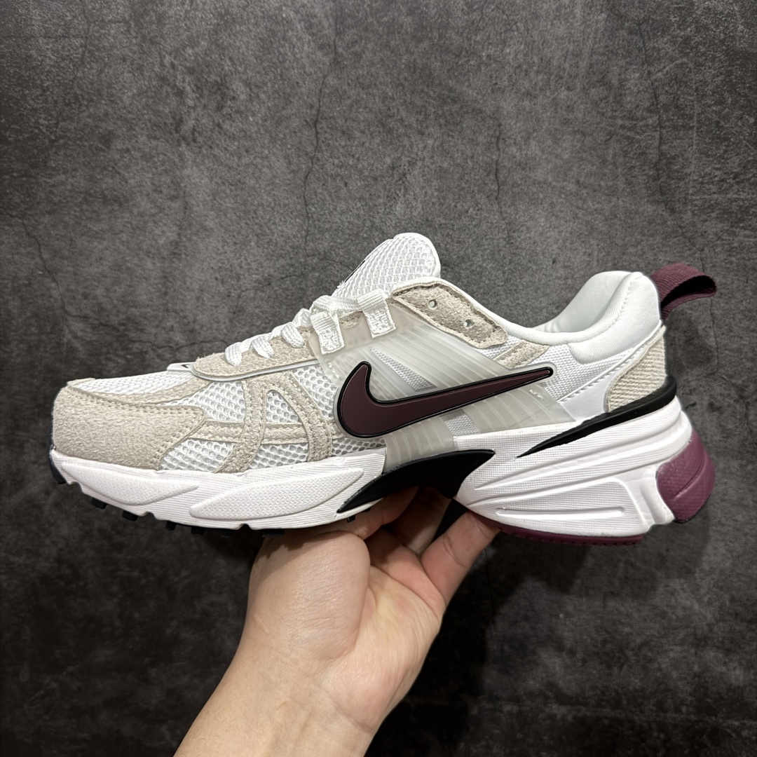 图片[2]-【正确组合底版】NK V2k Runtekk 复古老爹鞋跑步鞋 HQ3500-100 正确组合底区分市场提前出的一体的大底 材质上使用大面积网眼 皮革 TPU 组成 支撑和透气性肯定不错 中底处由 Cushlon 泡绵打造 保证在压马路时可以提供优秀脚感 并通过一手做旧氧化效果突出复古感 中底造型很容易让大家联想到巴黎世家3XL 增高效果同样不能忽视 尺码：36-40-选品中心