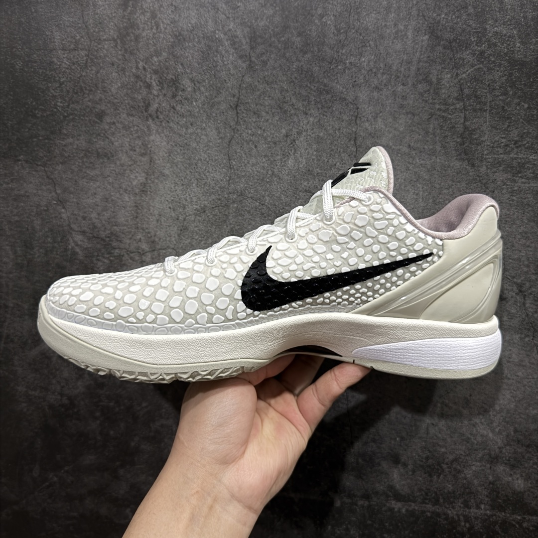 图片[2]-【GX美版】复刻天花板 Nike Zoom Kobe 6 Protro “All-Star 2.0”科比6低帮 篮球鞋 男款 白色 男子实战篮球鞋 FQ3546-100nn完美复刻公司货 前掌超大Zoom Turbo气垫后掌EVA缓震 真正的原汁原味 还原ZP脚感全身鞋材卡料色独家定制 唯一正确喷漆工艺Swoosh 正确凹凸蛇鳞工艺 正确鞋面渐变效果 内全置真动飞态线 独立原厂模具 最大尺码达到48.5码 首批不拼图大几率过验 亲测已过 支持各种高强度实战  尺码：40 40.5 41 42 42.5 43 44 44.5 45 45.5 46 47.5 48.5 49.6 50.5 编码：GX490520-莆田鞋批发中心