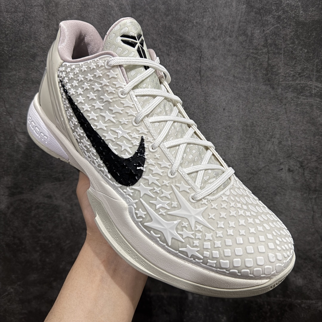 图片[3]-【GX美版】复刻天花板 Nike Zoom Kobe 6 Protro “All-Star 2.0”科比6低帮 篮球鞋 男款 白色 男子实战篮球鞋 FQ3546-100nn完美复刻公司货 前掌超大Zoom Turbo气垫后掌EVA缓震 真正的原汁原味 还原ZP脚感全身鞋材卡料色独家定制 唯一正确喷漆工艺Swoosh 正确凹凸蛇鳞工艺 正确鞋面渐变效果 内全置真动飞态线 独立原厂模具 最大尺码达到48.5码 首批不拼图大几率过验 亲测已过 支持各种高强度实战  尺码：40 40.5 41 42 42.5 43 44 44.5 45 45.5 46 47.5 48.5 49.6 50.5 编码：GX490520-莆田鞋批发中心