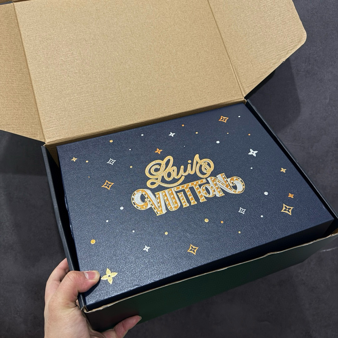 图片[12]-【PK纯原版】Louis Vuitton 路易威登 LV Trainer 低帮休闲板鞋 同步官方2025最新原版包装 海淘代购同渠道品质 高端零售 外贸充正专供 原版购入开发 ZP级全套包装 完美楦型 正确卡色 大底TPU 质感媲美原版 细节与原版一致 请注意区分市面通货材 尺码：39 40 41 42 43 44 45 46-选品中心