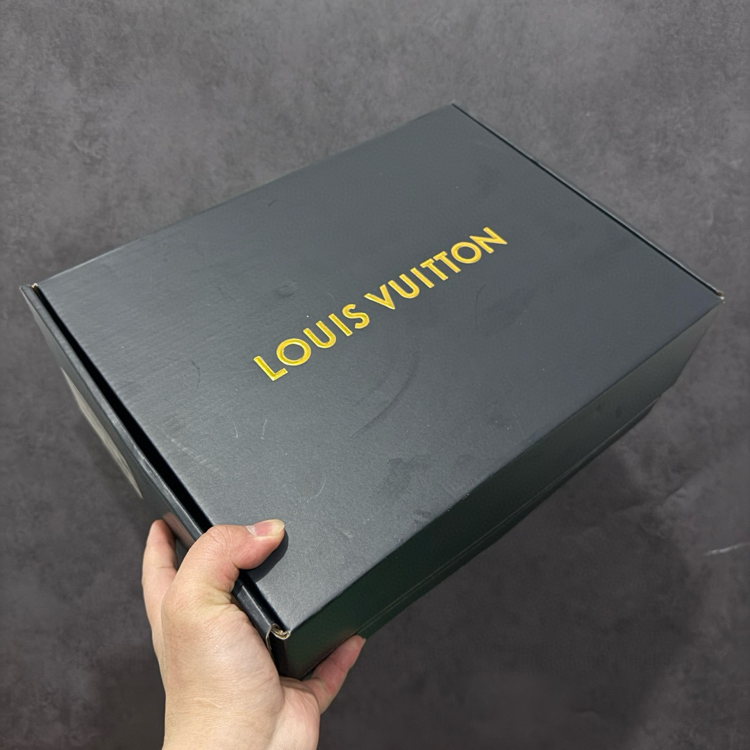 图片[13]-【PK纯原版】Louis Vuitton 路易威登 LV Trainer 低帮休闲板鞋 同步官方2025最新原版包装 海淘代购同渠道品质 高端零售 外贸充正专供 原版购入开发 ZP级全套包装 完美楦型 正确卡色 大底TPU 质感媲美原版 细节与原版一致 请注意区分市面通货材 尺码：39 40 41 42 43 44 45 46-选品中心