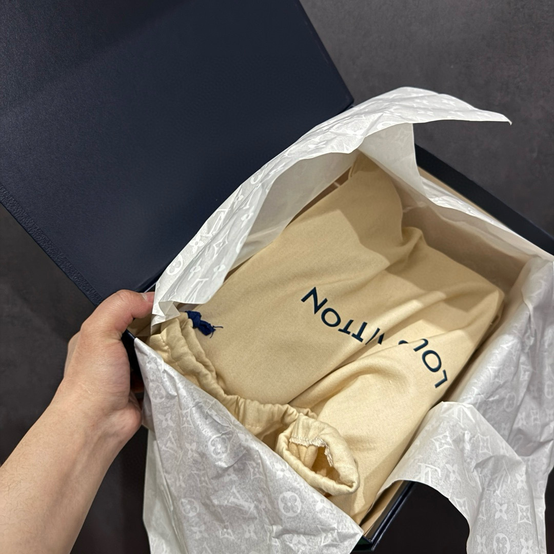 图片[10]-【PK纯原版】Louis Vuitton 路易威登 LV Trainer 低帮休闲板鞋 同步官方2025最新原版包装 海淘代购同渠道品质 高端零售 外贸充正专供 原版购入开发 ZP级全套包装 完美楦型 正确卡色 大底TPU 质感媲美原版 细节与原版一致 请注意区分市面通货材 尺码：39 40 41 42 43 44 45 46-选品中心