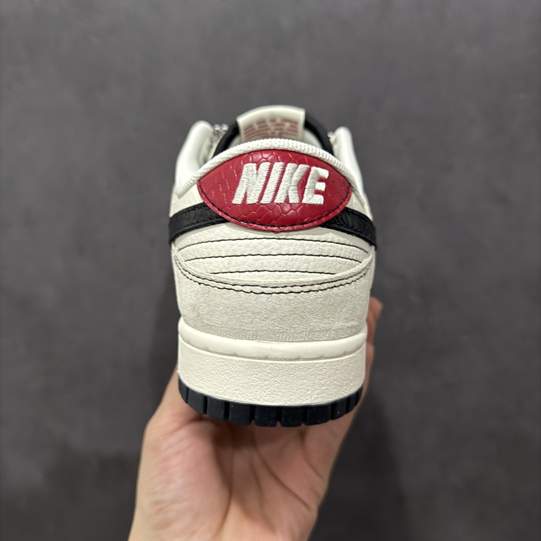 图片[4]-【定制版】 蛇年限定 DIY定制款 原装公司级 Nk SB Dunk Low 定制配色 蛇年限定 Dunk系列复古低帮休闲百搭板鞋 HH7518-030 定制鞋盒 大厂流水作业生产 超高清洁度 皮料切割干净无任何毛边 细节完美 r 尺码：36 36.5 37.5 38 38.5 39 40 40.5 41 42 42.5 43 44 44.5 45  编码：HXS320340-莆田鞋批发中心