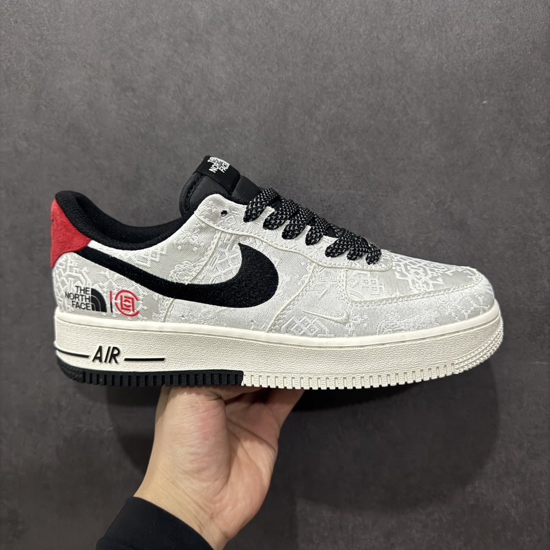 【定制版】海外限量发售 NIke Air Force 1 \’07 Low “北面冠希联名——双拼白丝绸”空军一号 低帮 运动鞋 休闲鞋 折边针车 工艺难度大 原楦头原纸板 原装鞋盒 定制五金配件 内置全掌气垫 原厂鞋底货号：DM6868-054 Size：36 36.5 37.5 38 38.5 39 40 40.5 41 42 42.5 43 44 44.5 45 编码：HXS310320-莆田鞋批发中心